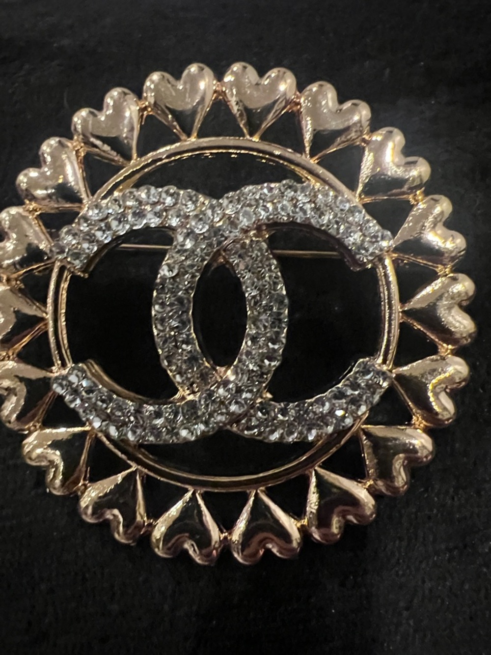 CHANEL Gold-Tone Crystal Double C Heart-Edged Circle Brooch - Picture 2 of 12